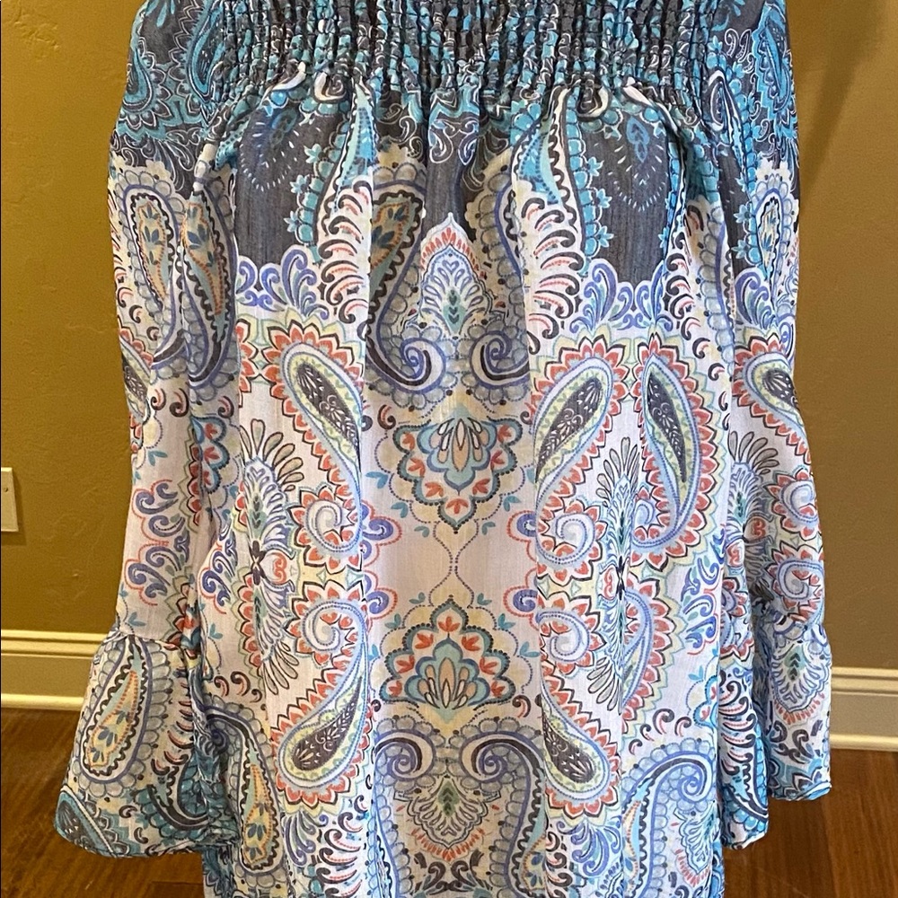 SOLD Soft Pattern Summer Top - Picture 2 of 5
